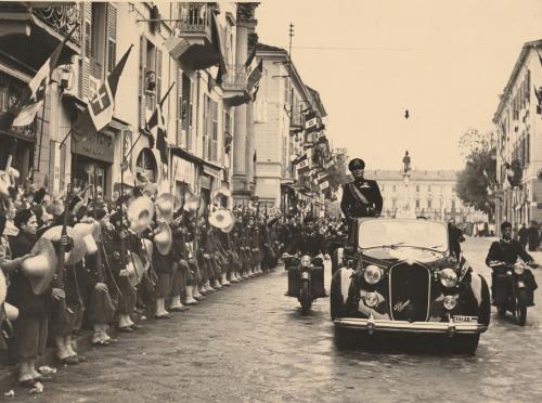 De Fabianis, Visita di Benito Mussolini a Vercelli, Corso Carlo Alberto, 17/05/1939, CC BY-SA