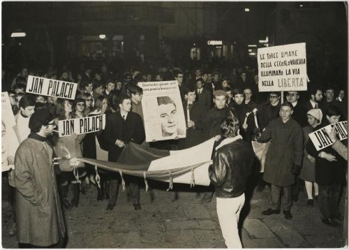 Foto Attualità, Manifestazione a Treviso in ricordo di Jan Palach (015799; mm 128x180), 01/1969, gelatina bromuro d'argento, CC BY-NC-ND