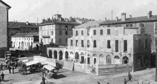 Studio fotografico Bianchi, Monza, Demolizione della "stecca Durini", ante 1938, gelatina bromuro d'argento/carta, CC BY-NC-ND