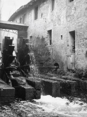 Valtorta, Franco, Mulini di Agliate sul fiume Lambro, in funzione, 1970 circa, gelatina bromuro d'argento/carta, CC BY-NC-ND Valtorta, Franco, Mulini di Agliate sul fiume Lambro, in funzione, 1970 circa, gelatina bromuro d'argento/carta, CC BY-NC-ND