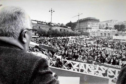 Comizio a conclusione della manifestazione unitaria svolta a Roma per la riforma e il riordino del sistema pensionistico e previdenziale, 20/02/1981, CC BY-SA