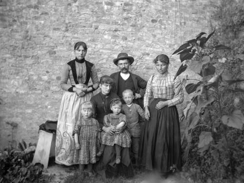 Alessandro marchese Bruti Liberati, Famiglia Illuminati - Savini : Ripatransone, 1891 circa, negativo, gelatina bromuro d’argento/ vetro, CC BY-NC-SA