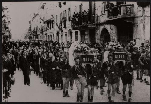Resistenza. Borgomanero (TO). Funerali di Mora e Gibin, 03/05/1945, CC BY-SA