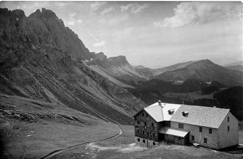 Passo Poma Dolomiti ARCHIVIO FOTOGRAFICO ERICH PLANINSCHEK, n. 152, CC BY-NC-SA