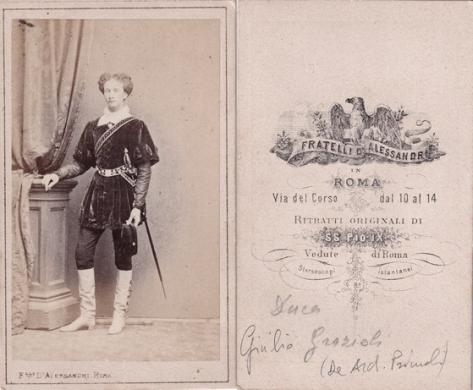 F.lli D'Alessandri Roma, Duca Giulio Grazioli in costume al Ballo di Palazzo Borghese Carnevale 1866 Roma, 1866, Positivo all'albumina formato carte de visite, CC BY-SA