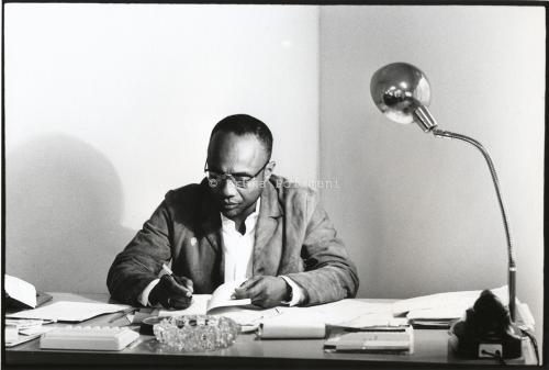 Polimeni, Bruna, Amílcar Cabral nell'Ufficio del PAIGC a Conakry, 1971 circa, CC BY-SA Polimeni, Bruna, Amílcar Cabral nell'Ufficio del PAIGC a Conakry, 1971 circa, CC BY-SA