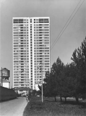 Minghini, Davide, Grattacielo, Rimini, 1960 circa, gelatina a sviluppo, CC BY-SA