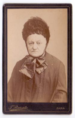 Studio fotografico Tommaso Burato, Zara, [anziana componenete della famiglia Borelli di Vrana], XIX secolo, CC BY-SA