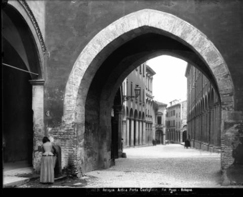 Poppi, Pietro , Bologna. Antica Porta Castiglione, post 1896, gelatina bromuro d'argento su vetro, CC BY-SA