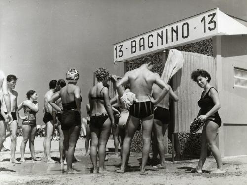 Minghini, Davide, Vita da spiaggia, 1966, gelatina a sviluppo, CC BY-SA