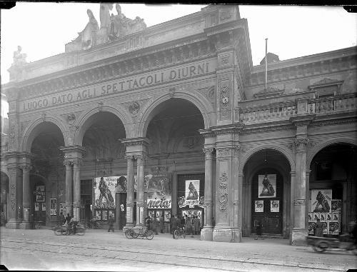 Fototecnica Artigiana, Bologna - Cinema teatro Arena del Sole - Pubblicità cinematografica - Senza pietà, 1948 circa, gelatina bromuro d'argento su vetro, CC BY-SA Fototecnica Artigiana, Bologna - Cinema teatro Arena del Sole - Pubblicità cinematografica - Senza pietà, 1948 circa, gelatina bromuro d'argento su vetro, CC BY-SA