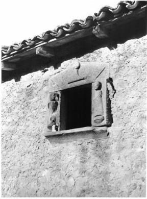 Fantini, Luigi, Vigo (Camugnano), Casa Torlai: finestra seicentesca, 1967 circa, positivo, CC BY-SA Fantini, Luigi, Vigo (Camugnano), Casa Torlai: finestra seicentesca, 1967 circa, positivo, CC BY-SA