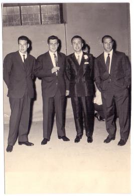 foto Dalla Casa, Milano, [ L. Ziliotto - primo a sinistra-  con colleghi di lavoro ], 25/06/1956, CC BY-SA