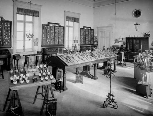 Domenico Losacco De Gioia, Museo Industriale del Regio Istituto Casanova, 1928, lastra alla gelatina al bromuro d'argento, CC BY-SA
