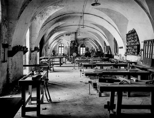 Domenico Losacco De Gioia, Regio Istituto  Alfonso Casanova. Officina di Falegnameria, 1928, lastra alla gelatina al bromuro d'argento, CC BY-SA