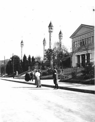 Michelini, Giuseppe, Torino, Esposizione Generale Italiana 1898: veduta con padiglioni, 1898, positivo, CC BY-SA Michelini, Giuseppe, Torino, Esposizione Generale Italiana 1898: veduta con padiglioni, 1898, positivo, CC BY-SA