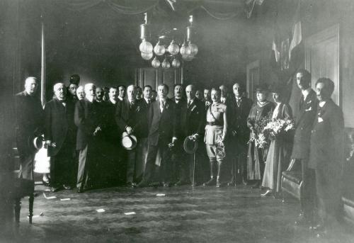 Ricevimento in onore della vittoria della prima guerra mondiale - Sede di Milano Credito Italiano, 1918, CC BY-SA