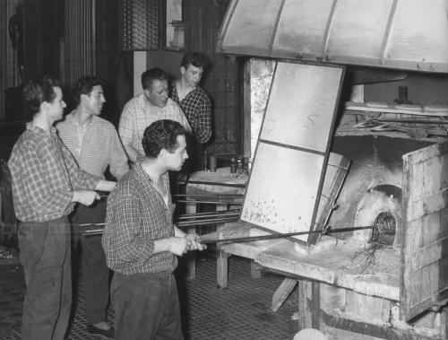 Bortoluzzi, Luigi, Murano (VE), maestri vetrai al lavoro, 1960 ca. - Fondo Borlui -, Stampa al bromuro d'argento/ carta, CC BY-SA