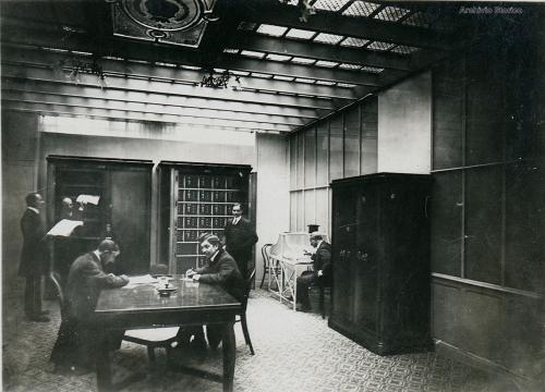 Salone delle cassette di sicurezza - Banco di Roma (France) sede di Parigi, 1920 circa, CC BY-SA