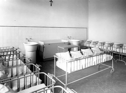 Clinica ostetrica e ginecologica dell'Università di Pisa - Nido, 1940 circa, CC BY-SA
