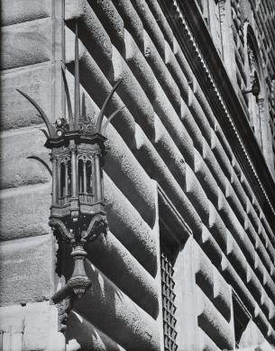 Gabinetto fotografico della Soprintendenza di Firenze, Il Caparra, lampada, Palazzo Strozzi, gelatina ai sali d'argento, CC BY-NC-ND