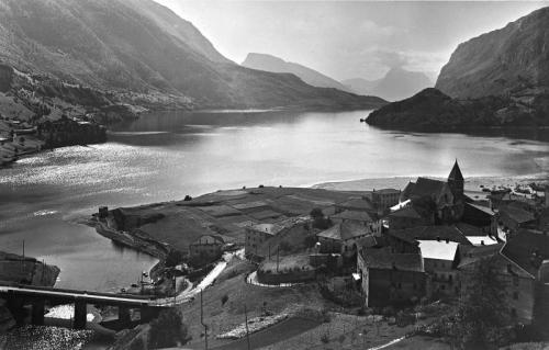 Ditta Francesco Ambrosi, Molveno con il lago, 1949, gelatina ai sali d'argento/ pellicola (negativo), CC BY-NC-ND