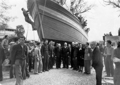 Anonimo, Limite sull'Arno. Cantiere Picchiotti durante il varo di un'imbarcazione., 1935 circa, Digitalizzata da stampa., CC BY-SA