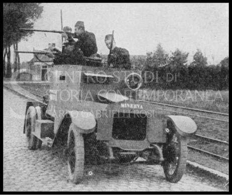 Anonimo, Autoblindo Minerva in azione sul Fronte Occidentale, 1914 circa, Fotografia, CC BY-SA