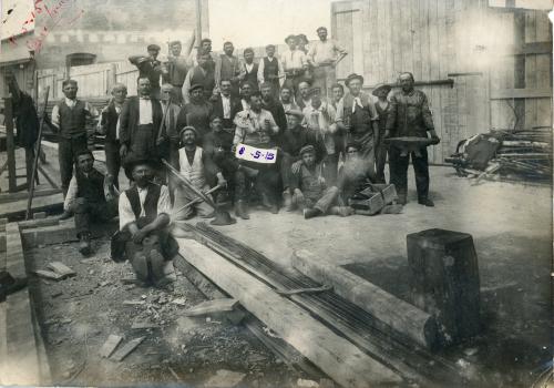 Operai Cantiere Pizzighettona Soc. Porcheddu , 1915, CC BY-SA