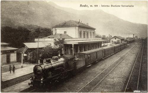 Autore non identificato, Stazione ferroviaria di Aosta, 1925 circa, Cartolina postale, CC BY-NC-SA