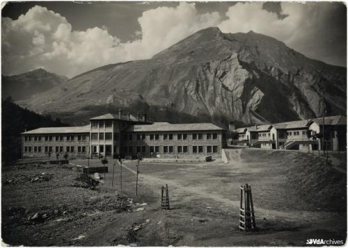 Autore non identificato, Villaggio minerario di La Thuile, 1955 circa, Stampa gelatina-bromuro, CC BY-NC-SA