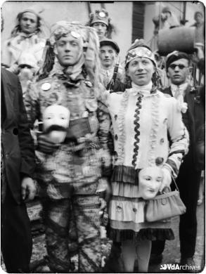 Aldo Daniele Champion, Carnevale a Saint-Marcel, 1930 circa, Negativo gelatina-bromuro su lastra di vetro, CC BY-NC-SA