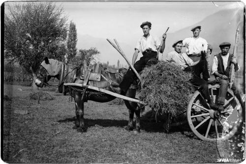 Aldo Daniele Champion, Fienagione a Saint-Marcel, 1935 circa, Negativo gelatina-bromuro su lastra di vetro, CC BY-NC-SA