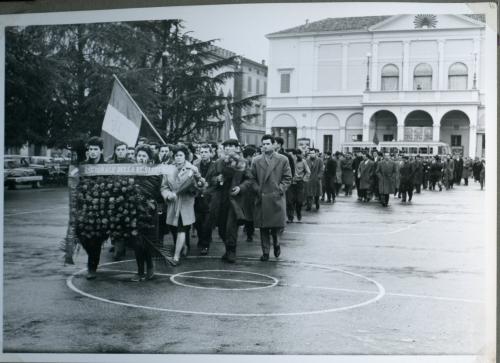 Sfilata dei delegati in piazza della Vittoria, 1960, CC BY-NC-ND