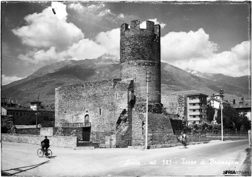 Autore non identificato, Castello di Bramafam ad Aosta, 1965 circa, Negativo gelatina-bromuro su lastra di vetro, CC BY-NC-SA