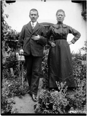 Jean-Baptiste Gontier, Coppia in posa, 1915, Negativo gelatina-bromuro su lastra di vetro, CC BY-NC-SA