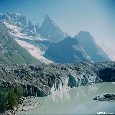 Giuseppe Lucca, Ghiacciaio e lago del Miage a Courmayeur, 1975 circa, Diapositiva su pellicola, CC BY-NC-SA