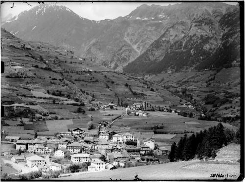 François-Jean Baptiste Martinet, Veduta di Étroubles, 1935 circa, Negativo gelatina-bromuro su lastra di vetro, CC BY-NC-SA