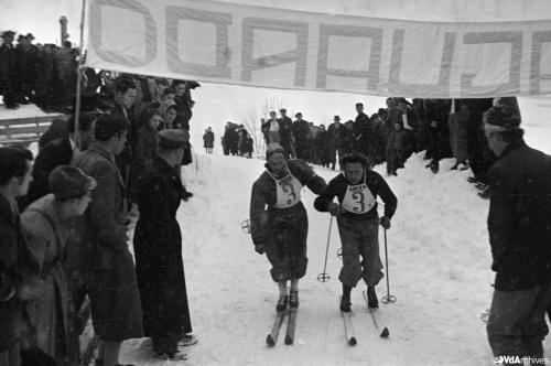 Octave Bérard, Gara di staffetta nordica a Saint-Rhémy-en-Bosses, 1951, Negativo gelatina-bromuro su pellicola, CC BY-NC-SA