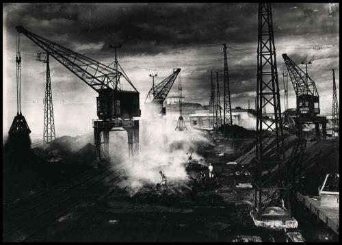 Giovannardi Luigi, Stabilimento di Piombino: impianto agglomerato, demolizione minerale, 1920 circa, CC BY-SA