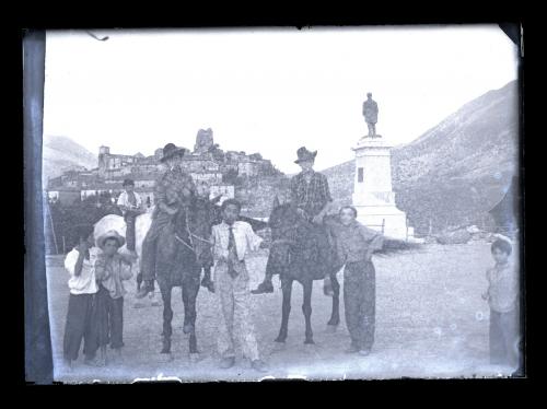 Antonio Loguercio, Gruppo di ragazzi a cavallo, 1950 circa, gelatina ai sali d' argento/ vetro, CC BY-NC-ND