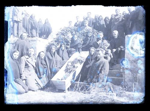 Antonio Loguercio, Funerale, 1950 circa, gelatina ai sali d' argento/ vetro, CC BY-NC-ND