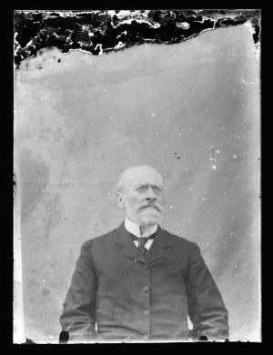 Anonimo, Ritratto di uomo, 1910 circa, gelatina ai sali d'argento/ vetro, CC BY-NC-ND