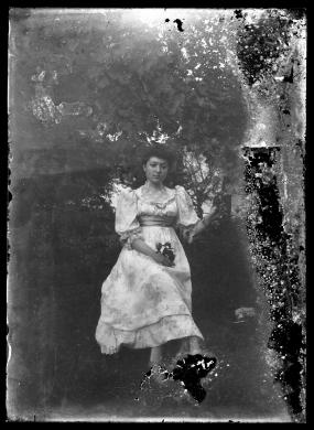 Anonimo, Baronessa Amalia Boezio Romano, 1910 circa, gelatina ai sali d'argento/ vetro, CC BY-NC-ND