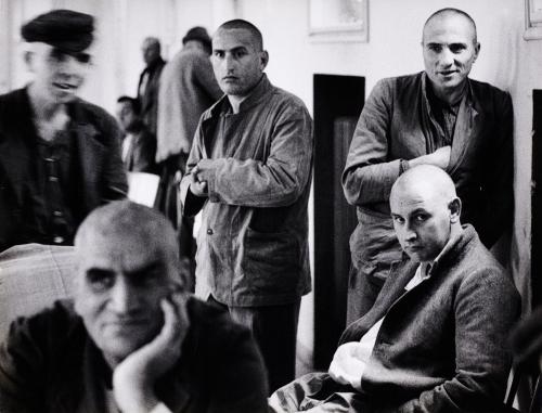 Berengo Gardin, Gianni, Morire di classe. Ospedale psichiatrico provinciale di Parma, 1968 circa, gelatina ai sali d'argento/carta, CC BY-NC-ND