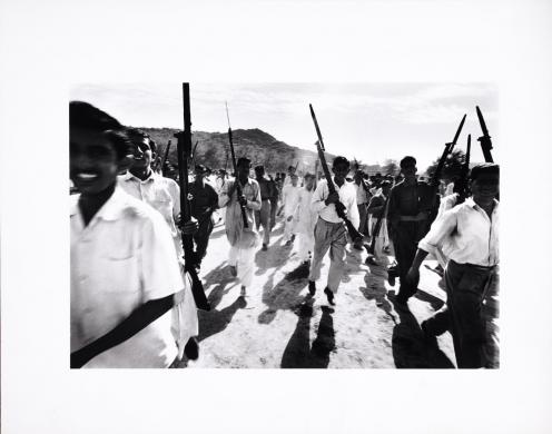 Vitali, Massimo, I giovani della milizia popolare, 1971 circa, gelatina aisali d'argento/carta, CC BY-NC-ND