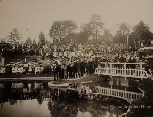 Festa Italiana al parco Lezama (probabilmente Festa del XX settembre n.d.r.), gelatina ai sali d'argento, CC BY-SA