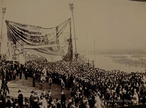 Funerale a Umberto I, 1900, gelatina ai sali d'argento, CC BY-SA