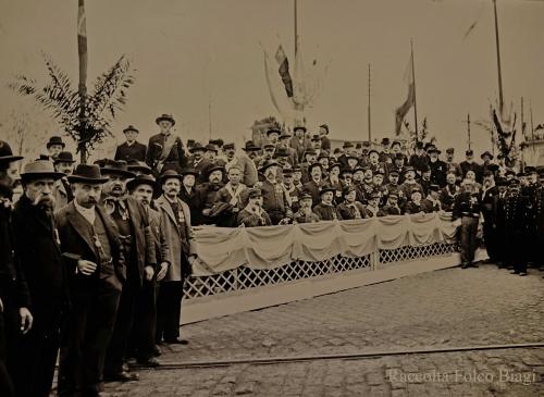 Gruppo di garibaldini, gelatina ai sali d'argento, CC BY-SA
