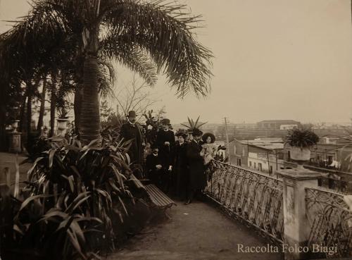 Parco Lezama, famiglia Toscanini, 1904, gelatina ai sali d'argento, CC BY-SA